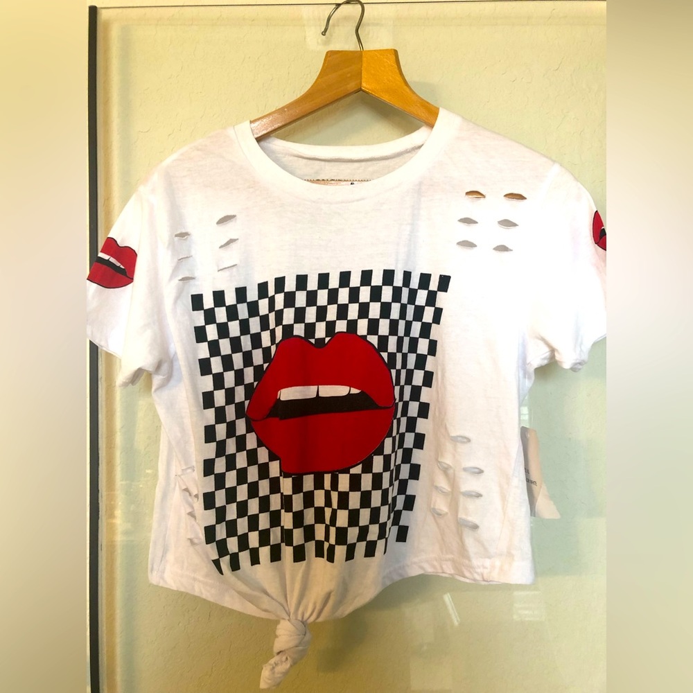 ON FIRE, Beautiful and new one , size XL, color: white , RN# 93906, 100% cotton.